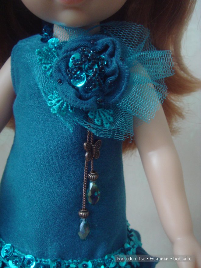 Паолочка у новогодней елочки