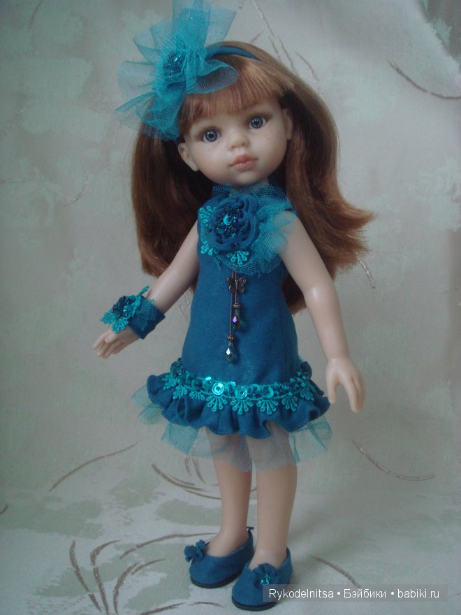 Паолочка у новогодней елочки