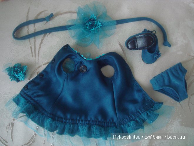 Паолочка у новогодней елочки