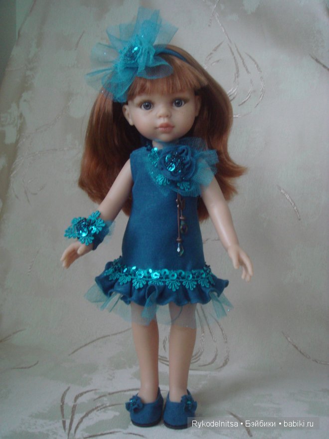 Паолочка у новогодней елочки