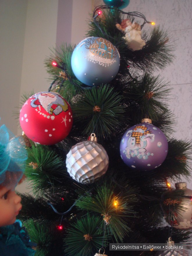 Паолочка у новогодней елочки