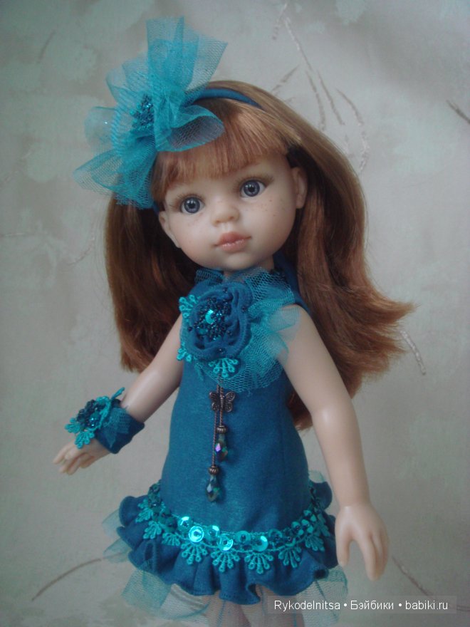 Паолочка у новогодней елочки