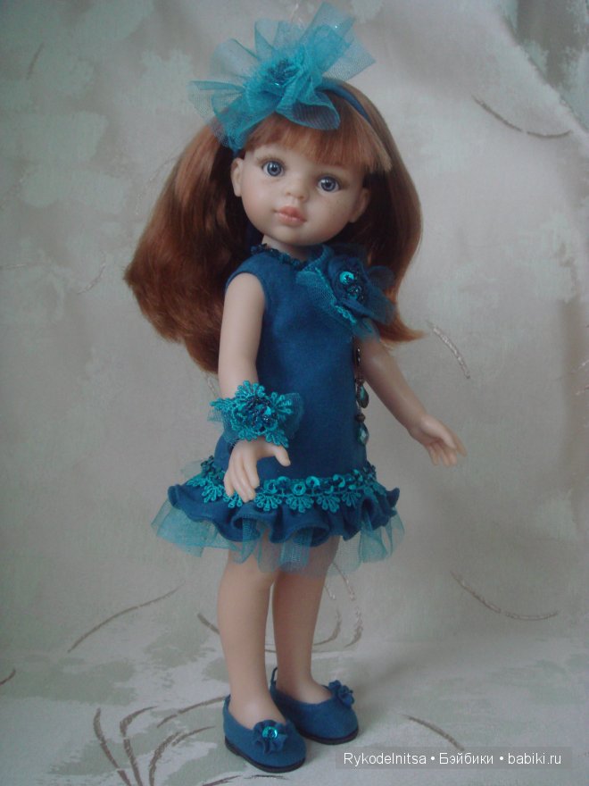 Паолочка у новогодней елочки