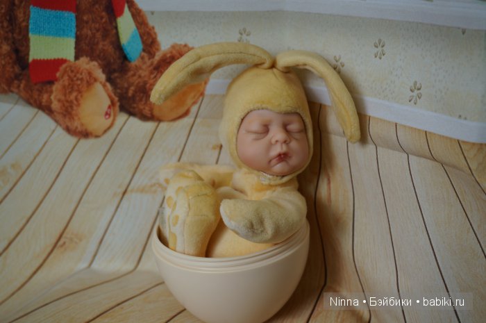 Коллекционное яйцо Анны Геддес с зайкой, выпуск 2001 года