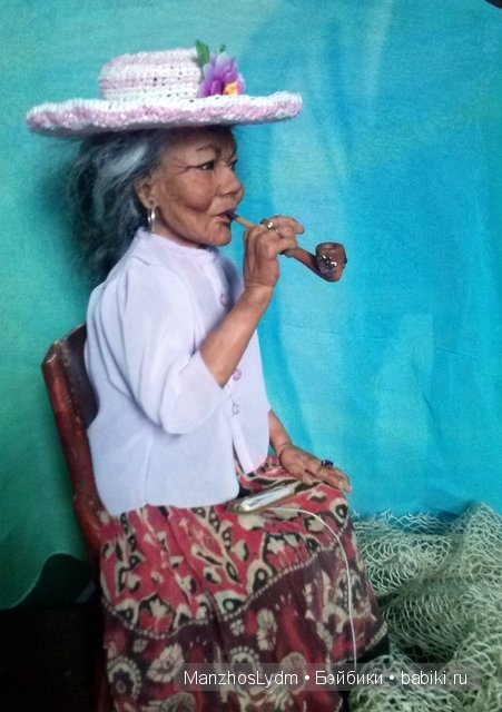 Слушать песню моя бабушка трубку. Моя бабушка курит трубку. Бабушка с трубкой.