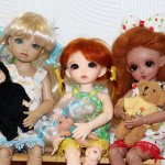 Девчонки хвастаются сарафанами