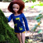 Марго хвастается новым свитером.