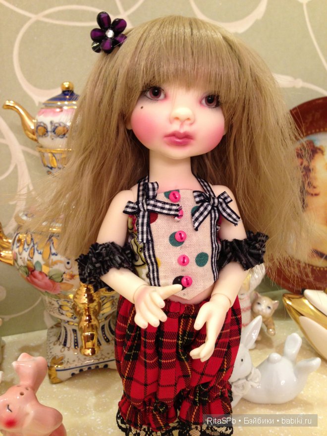 эта малышка не более 30 см ростиком