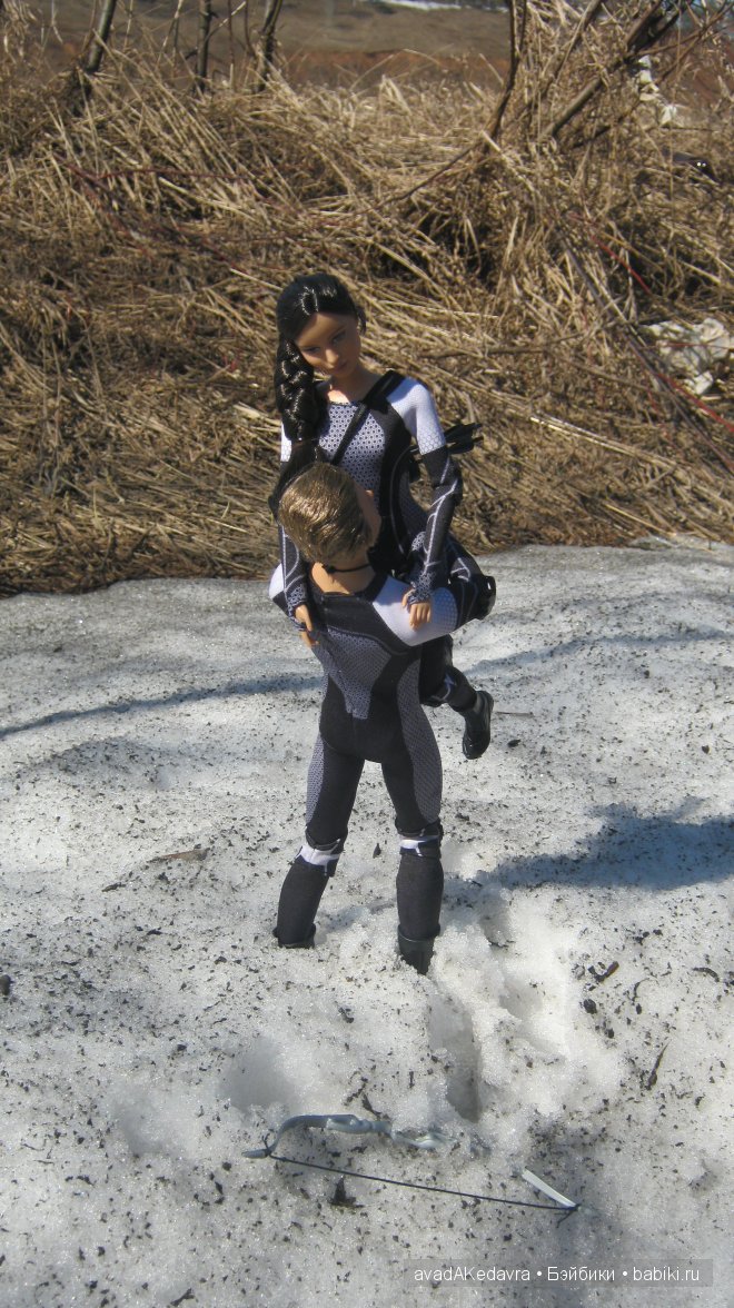 Весенние прогулки Китнисс, Пита и Прим (коллекционные куклы Barbie и кукла Obitsu)