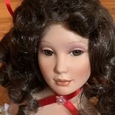 Яркая брюнетка Ashley Belle от мастера Donna RuBert для Paradise Galleries