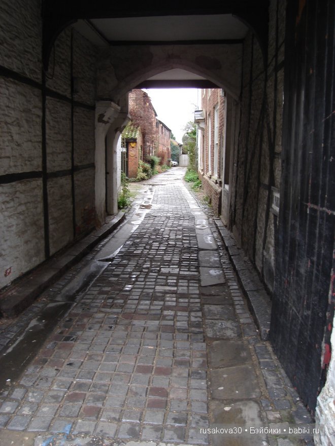 Вот по таким улицам я бегала .