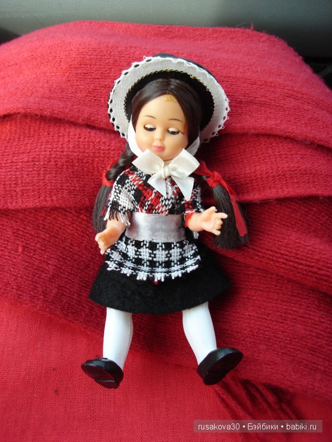 Две куклы из маленького английского городка Стамфорд