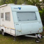 Караван (caravan)-путешествие с домиком на колесах.