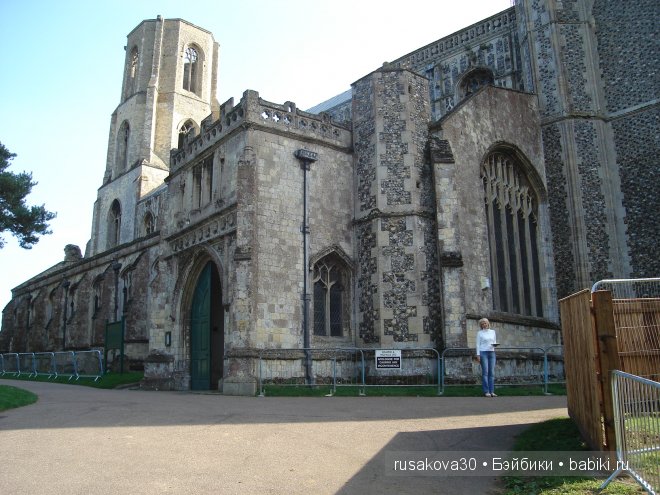 Путешествие по маленькому английскому городку Wymondham с куколкой Holly Hobbie