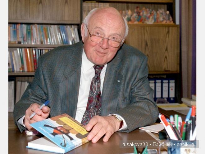 Хэ́ллоуи́н с маленькой бабой ягой,маленьким привидением и маленьким водяным (фото 9)