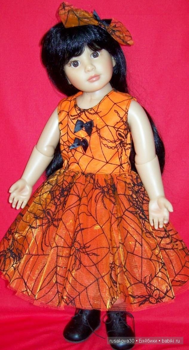 Хэ́ллоуи́н с маленькой бабой ягой,маленьким привидением и маленьким водяным