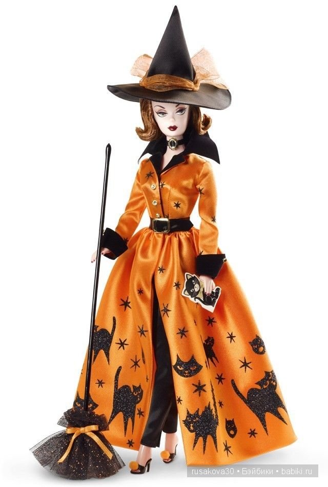 Хэ́ллоуи́н с маленькой бабой ягой,маленьким привидением и маленьким водяным