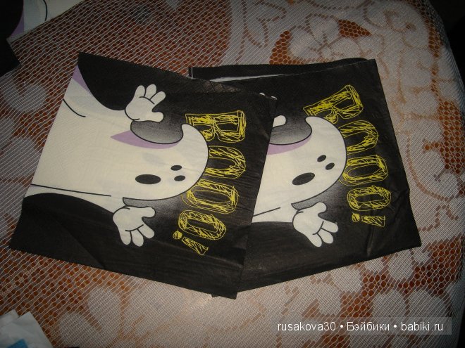 Хэ́ллоуи́н с маленькой бабой ягой,маленьким привидением и маленьким водяным