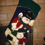 И не надо ничего - на расписанном крылечке притаилось Рождество....