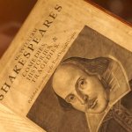 Стрэтфорд-на-Эйвоне — город Шекспира.