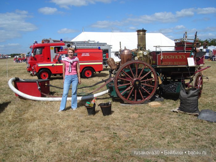 Выставка старинных машин в деревне Weeting