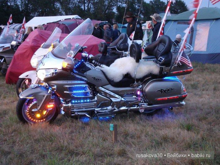 Выставка старинных машин в деревне Weeting