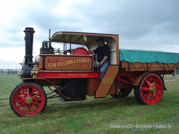 Выставка старинных машин в деревне Weeting