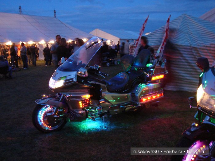 Выставка старинных машин в деревне Weeting