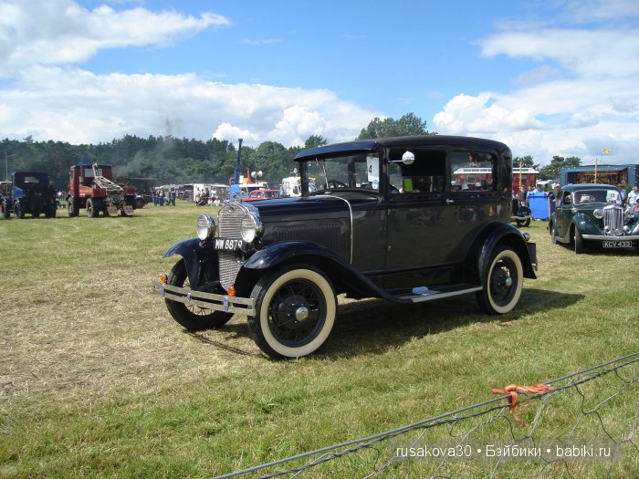 Выставка старинных машин в деревне Weeting