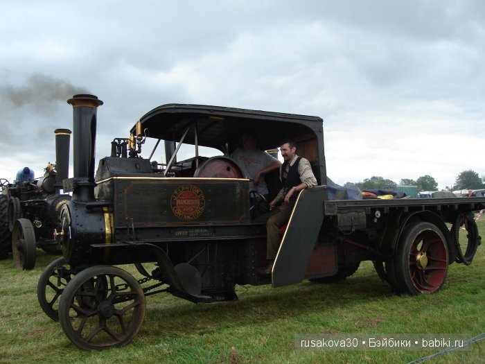 Выставка старинных машин в деревне Weeting