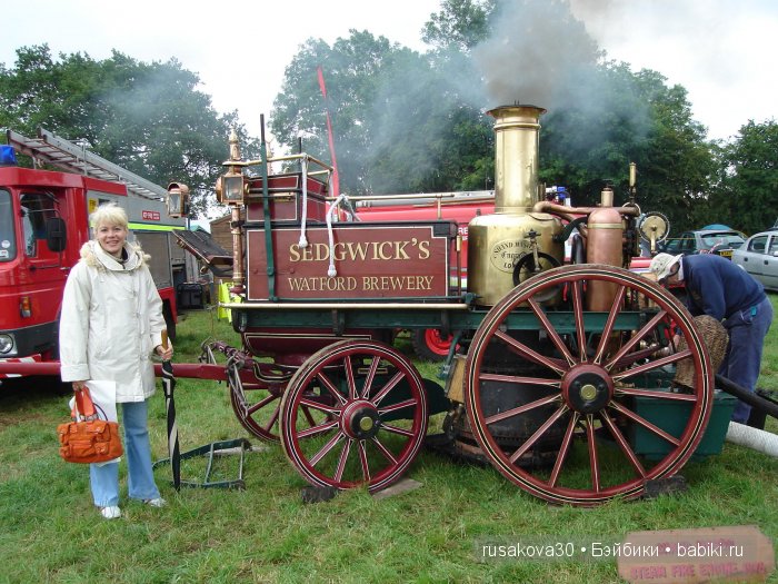 Выставка старинных машин в деревне Weeting