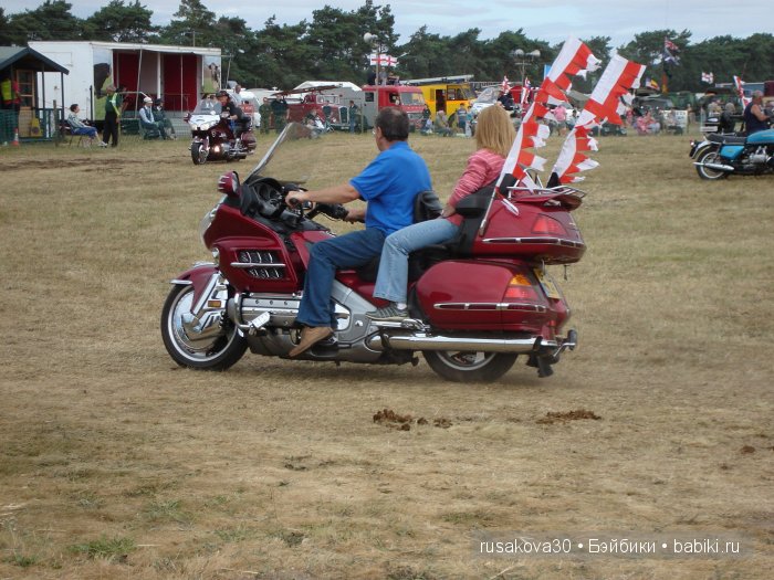 Выставка старинных машин в деревне Weeting