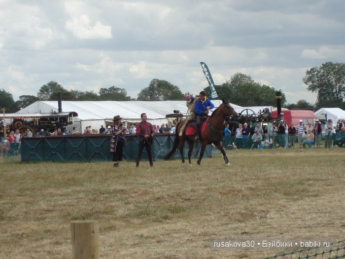 Выставка старинных машин в деревне Weeting