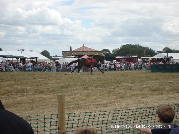 Выставка старинных машин в деревне Weeting