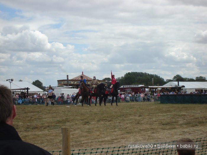 Выставка старинных машин в деревне Weeting