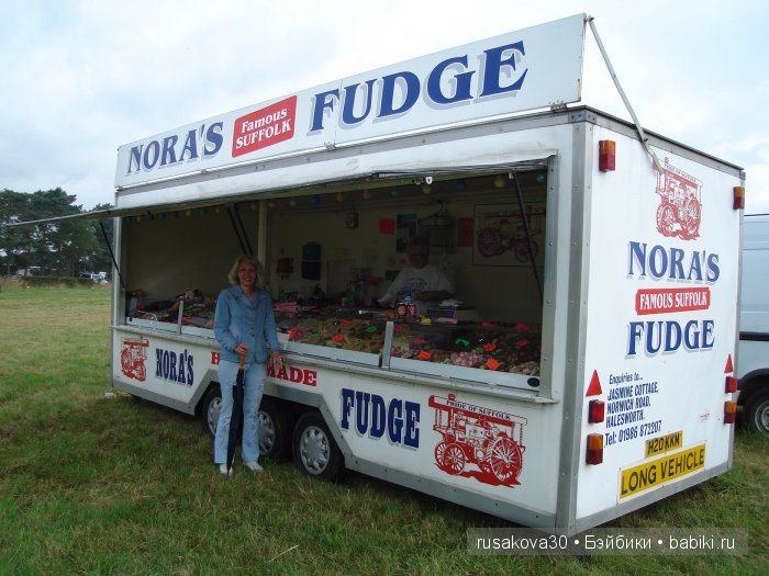 Выставка старинных машин в деревне Weeting