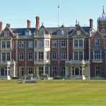 Загородное поместье  Королевы- Сэндрингхэм (Sandringham House).