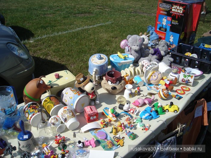 Ярмарка , английская барахолка или распродажа из багажника машины
