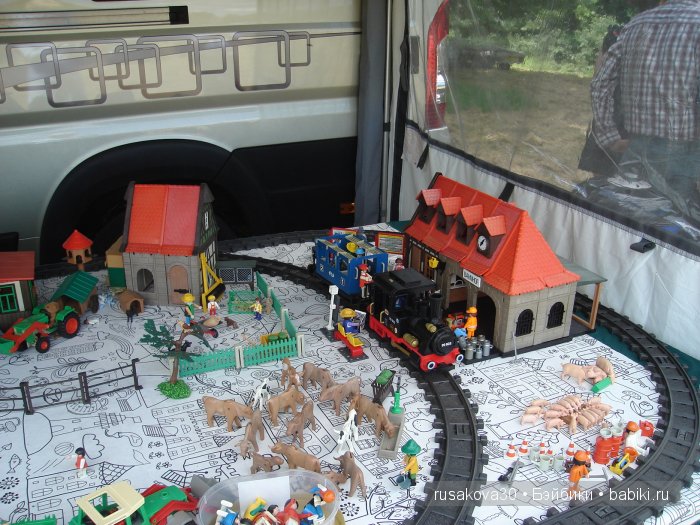 Ярмарка , английская барахолка или распродажа из багажника машины