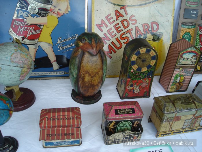 Ярмарка , английская барахолка или распродажа из багажника машины