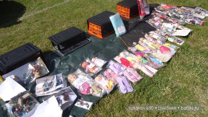 Ярмарка , английская барахолка или распродажа из багажника машины