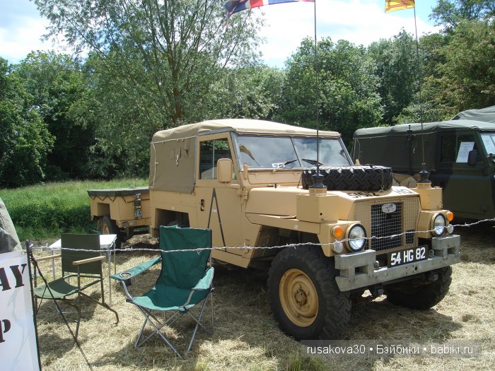 Ярмарка , английская барахолка или распродажа из багажника машины