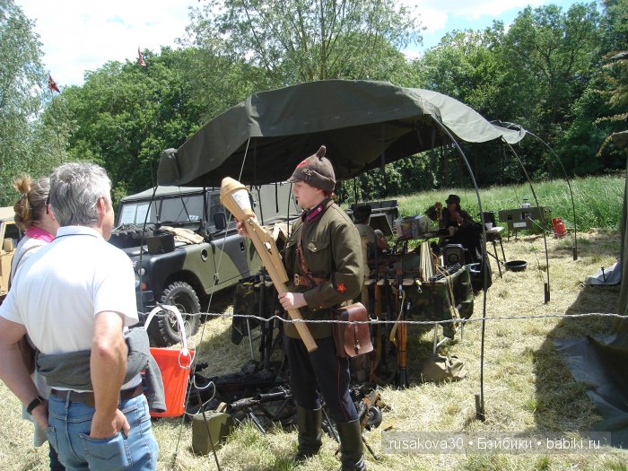 Ярмарка , английская барахолка или распродажа из багажника машины