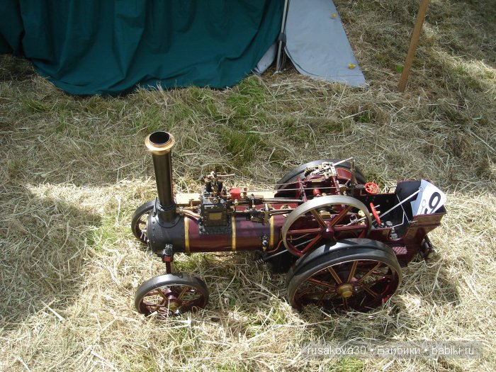 Ярмарка , английская барахолка или распродажа из багажника машины