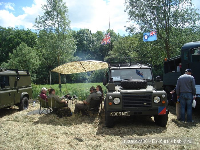 Ярмарка , английская барахолка или распродажа из багажника машины