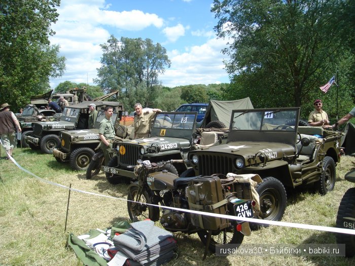 Ярмарка , английская барахолка или распродажа из багажника машины