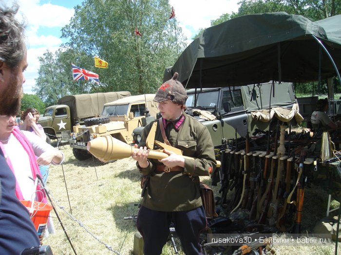 Ярмарка , английская барахолка или распродажа из багажника машины