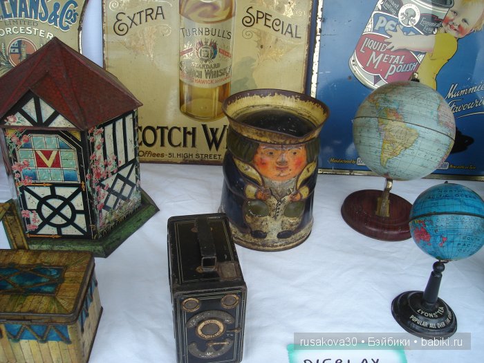 Ярмарка , английская барахолка или распродажа из багажника машины