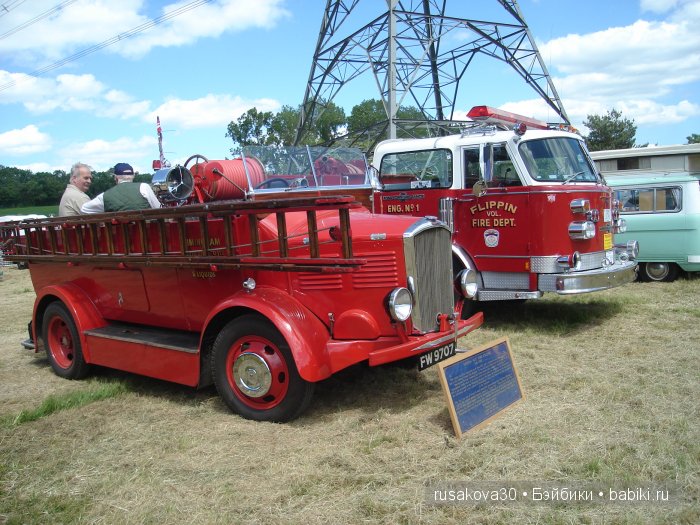 Ярмарка , английская барахолка или распродажа из багажника машины