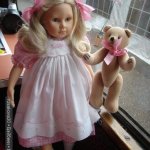 Девочка с золотым локоном